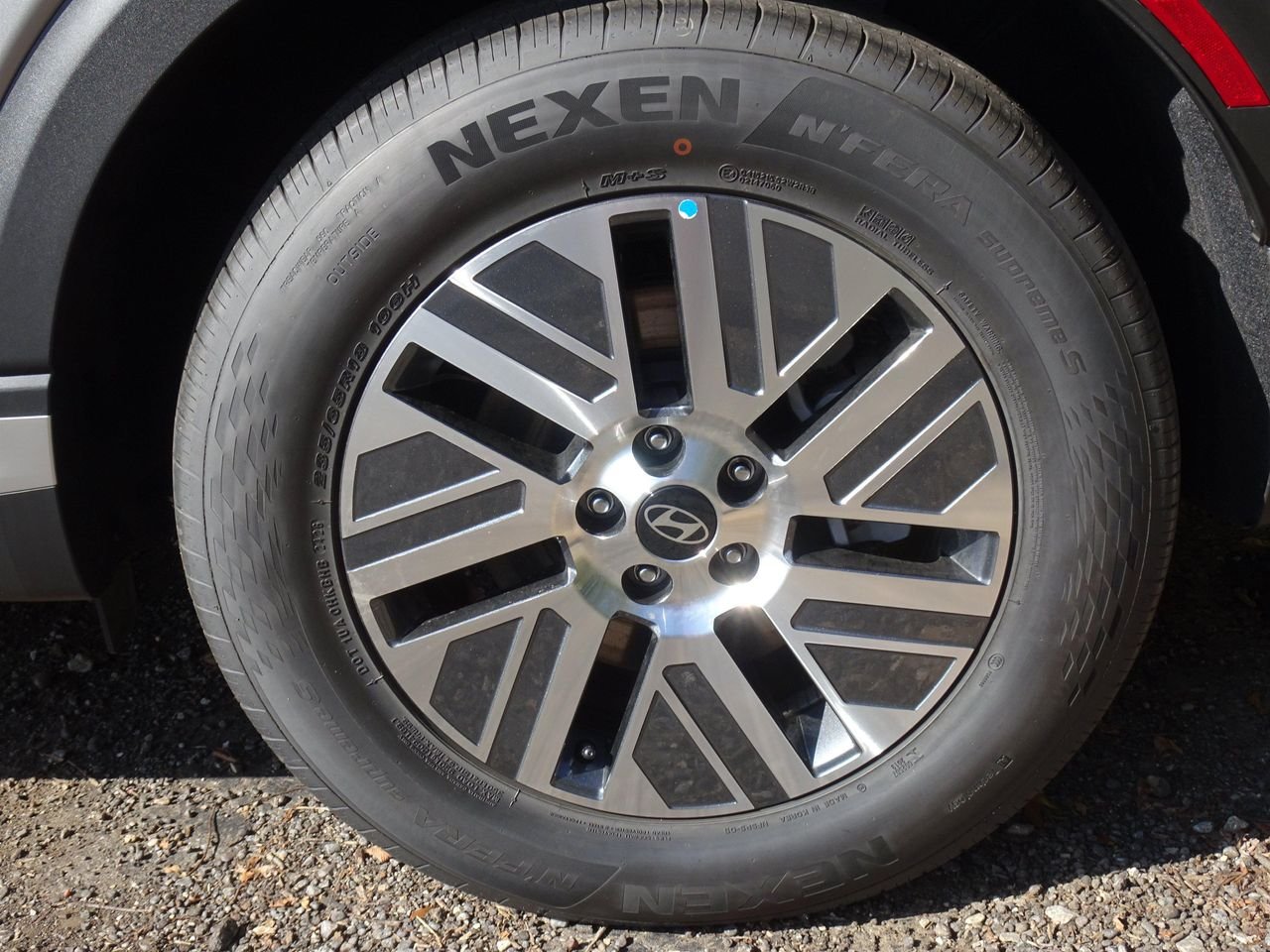 New 2027 Silver Hyundai SEL 7P image 24