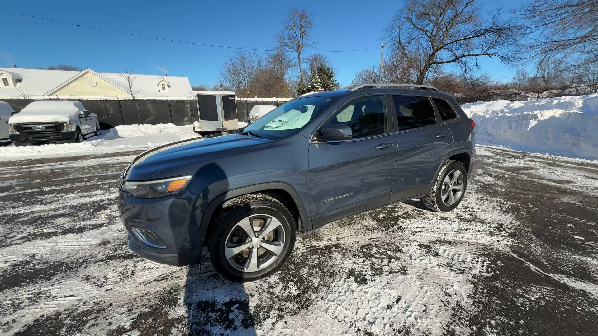 View vehicle photo 4