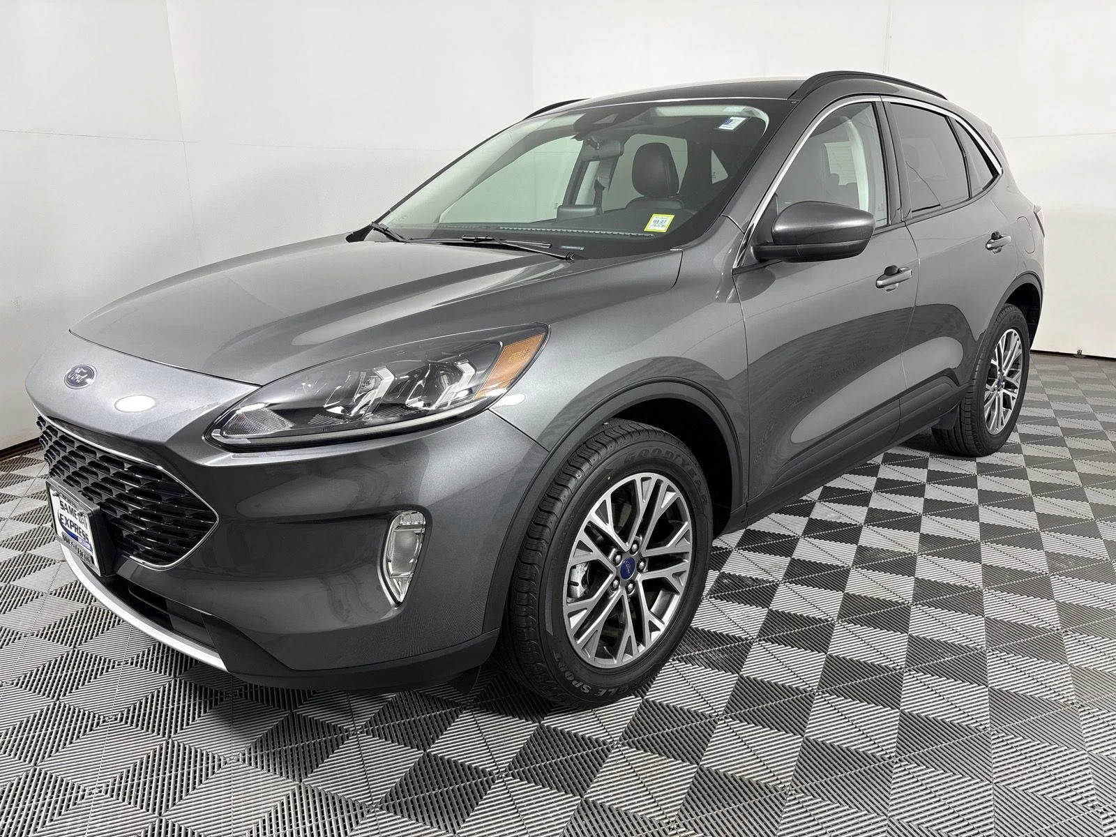 Used 2022 Gray Metallic Ford SEL image 4