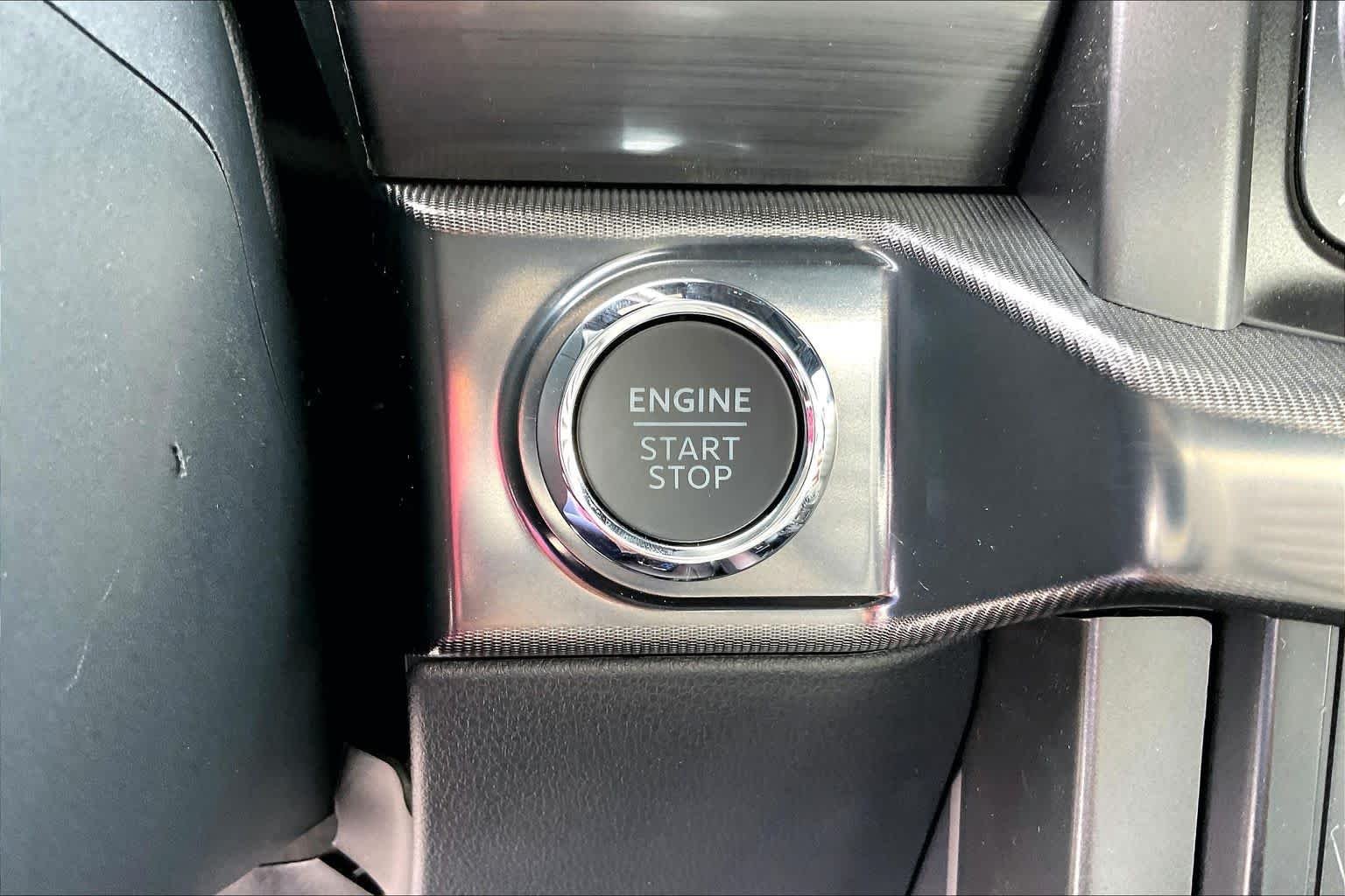 New 2026 Carbonized Gray Metallic Ford Lariat® image 17