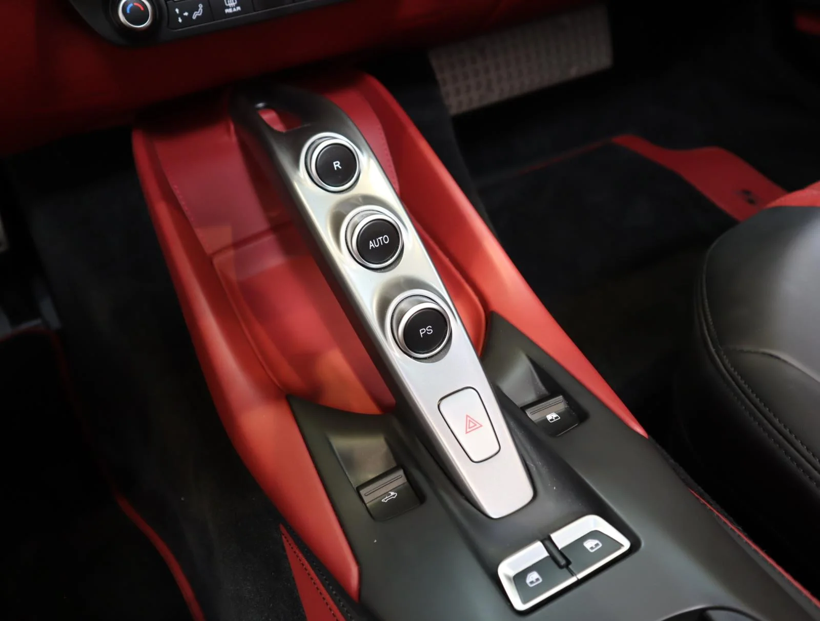 Used 2021 Nero Ferrari Convertible image 31
