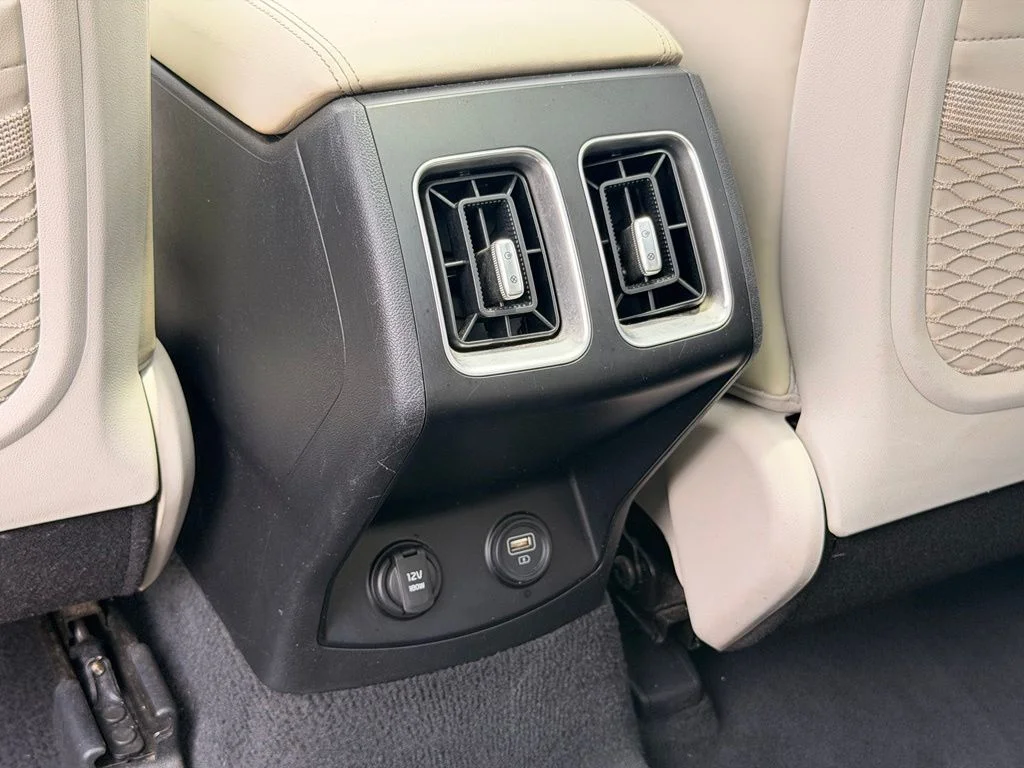 Used 2022 Silver Kia S image 16