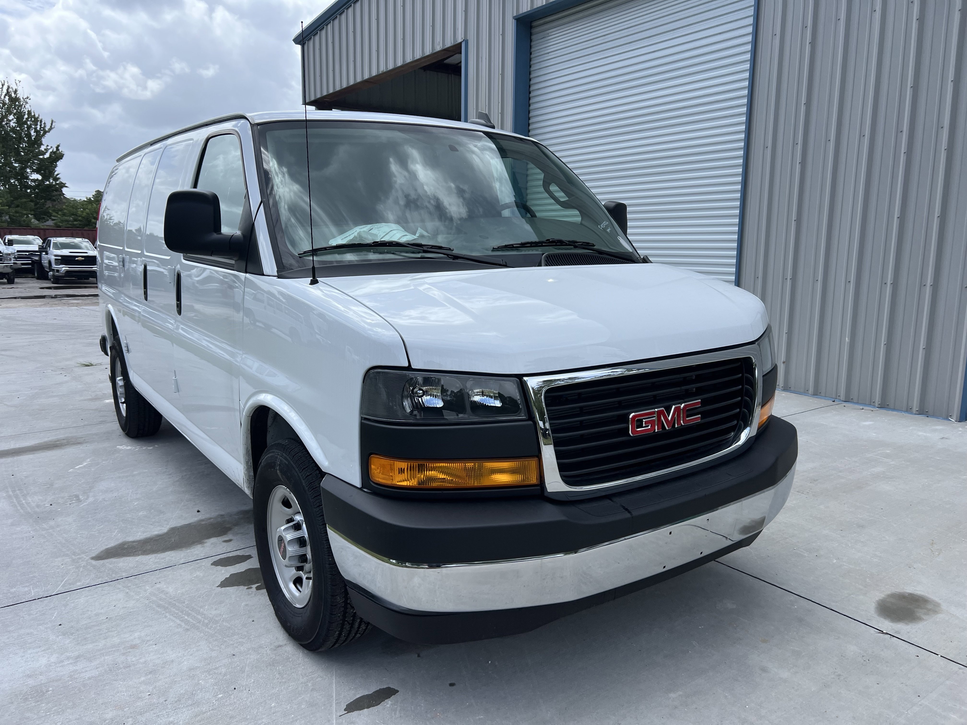 2025 GMC Savana Cargo Work Van - Photo 8