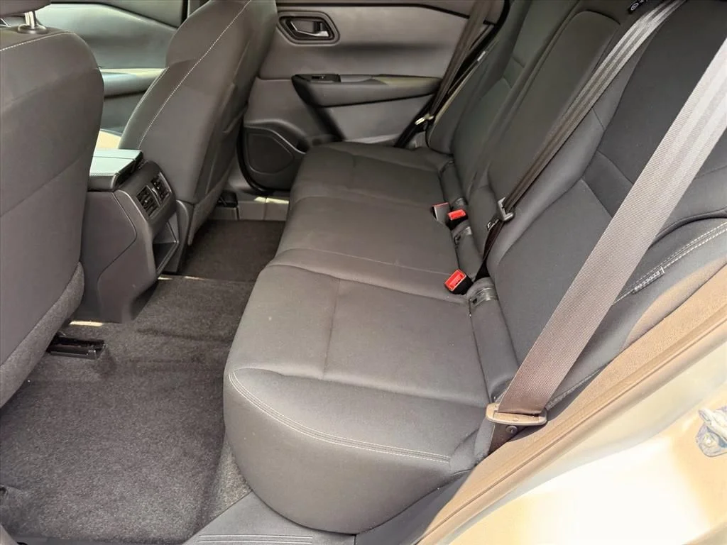 Used 2025 Silver Nissan S image 10