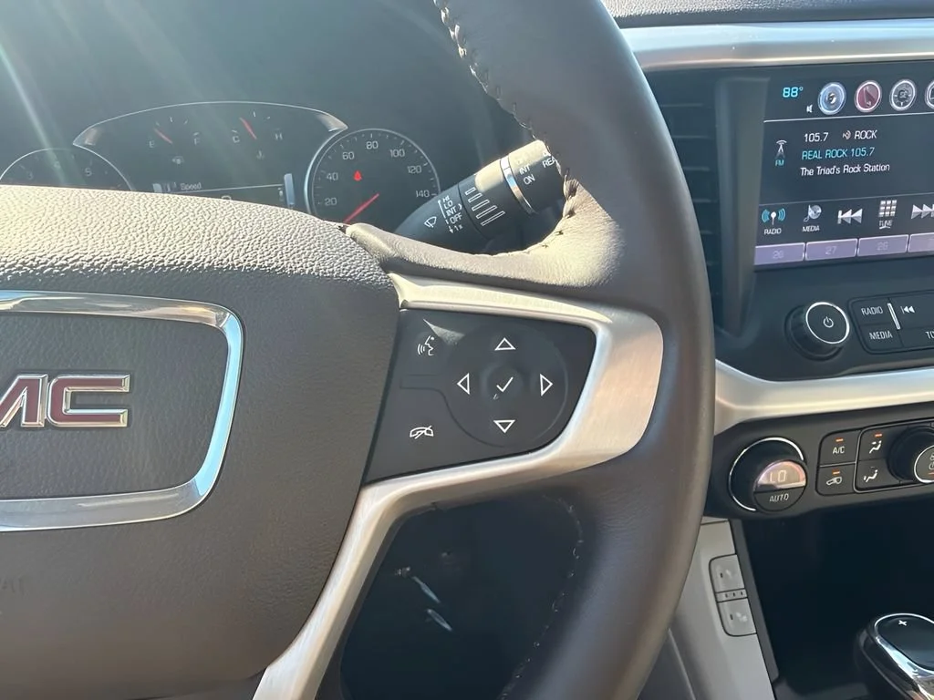 Used 2017 CRIMSON RED TINTCOAT GMC SLT image 19