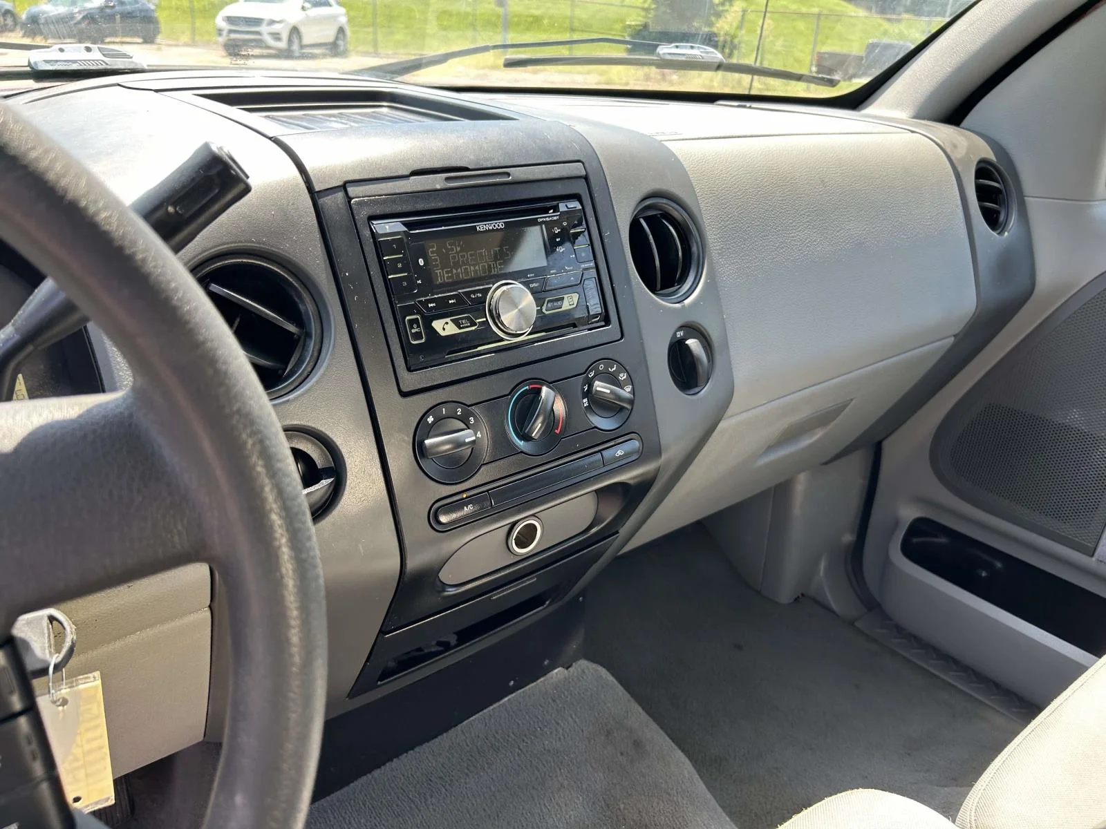Used 2005 Red Ford Supercab 133 STX image 17