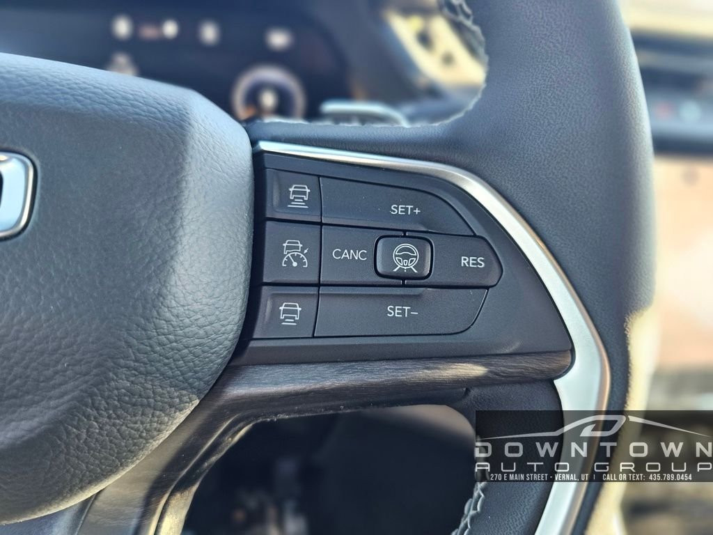 New 2026 Diamond Black Crystal Pearlcoat Jeep Altitude image 13