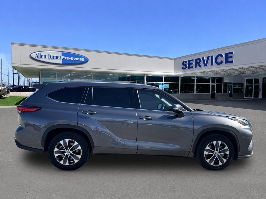 2021 Toyota Highlander XLE - Photo 9