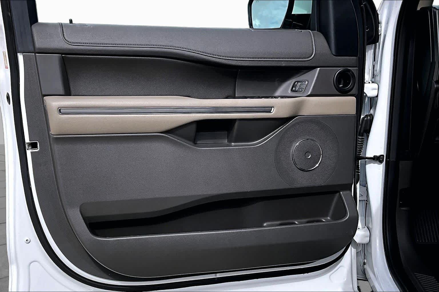 Used 2019 Oxford White Ford XLT image 22