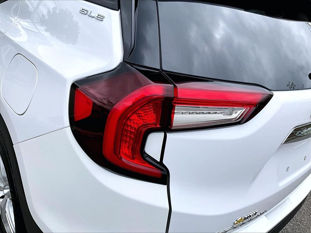 Used 2023 White GMC SLE image 32