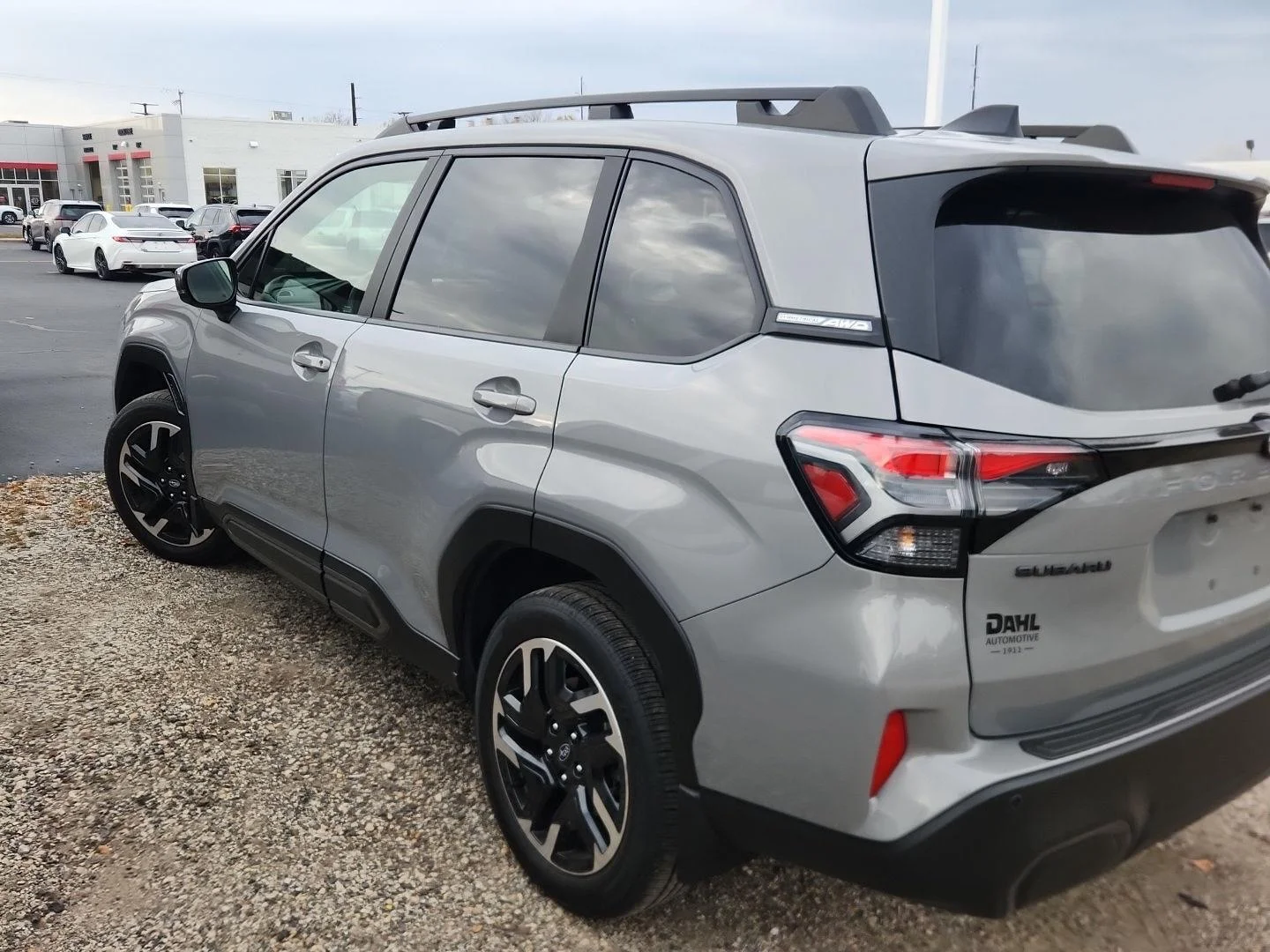 Used 2025 River Rock Pearl Subaru Limited image 5