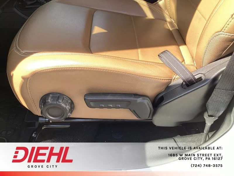 Used 2022 White Jeep Unlimited Sahara image 17