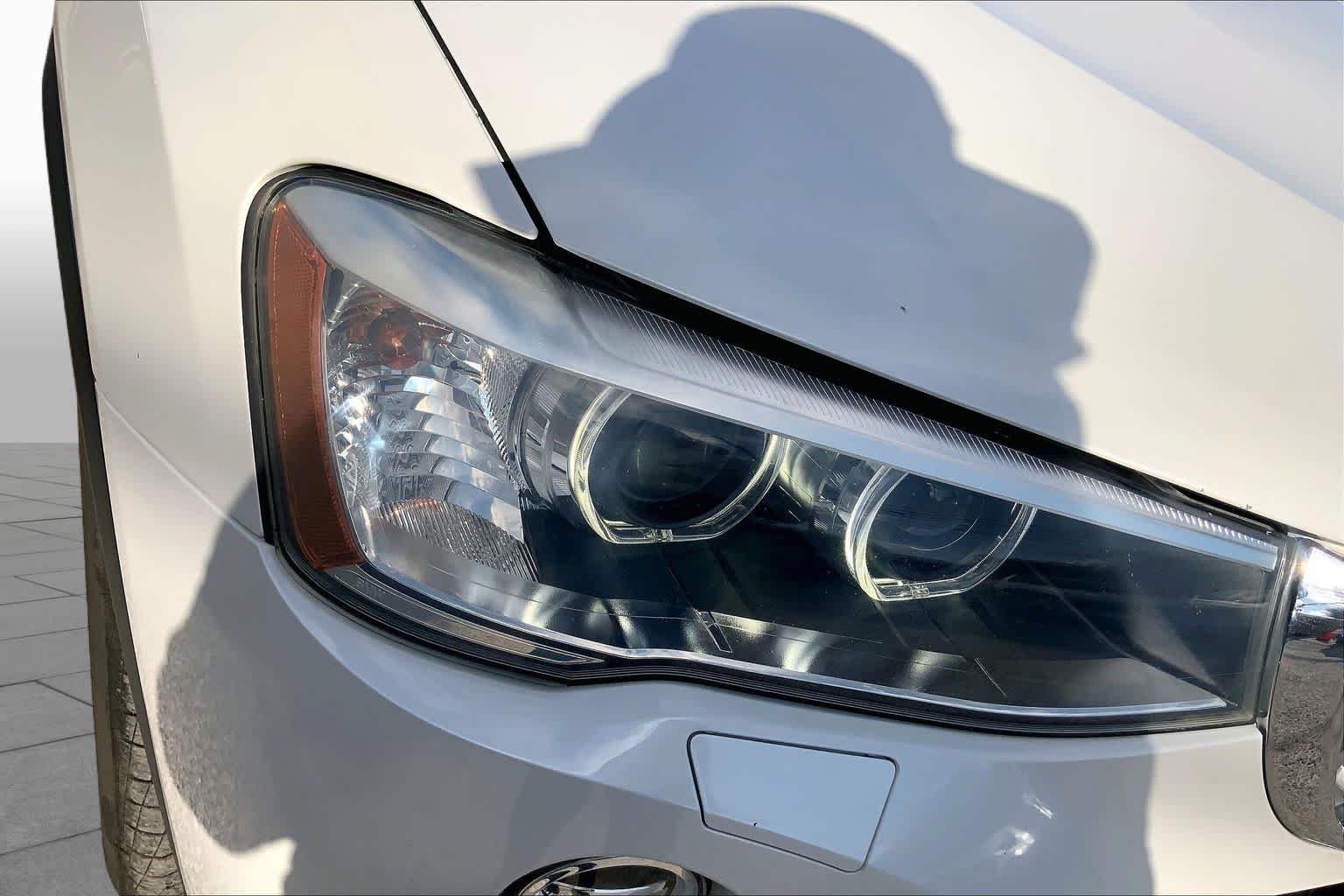 Used 2017 Alpine White BMW xDrive28i image 27