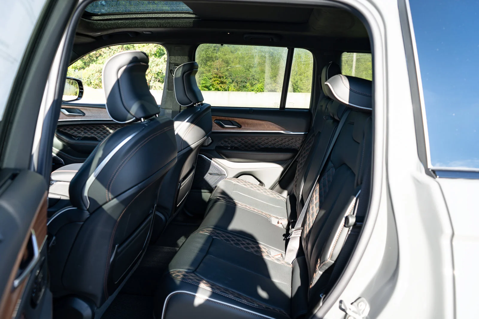 New 2027 Sting-Gray Clear-Coat Paint Jeep Summit image 34