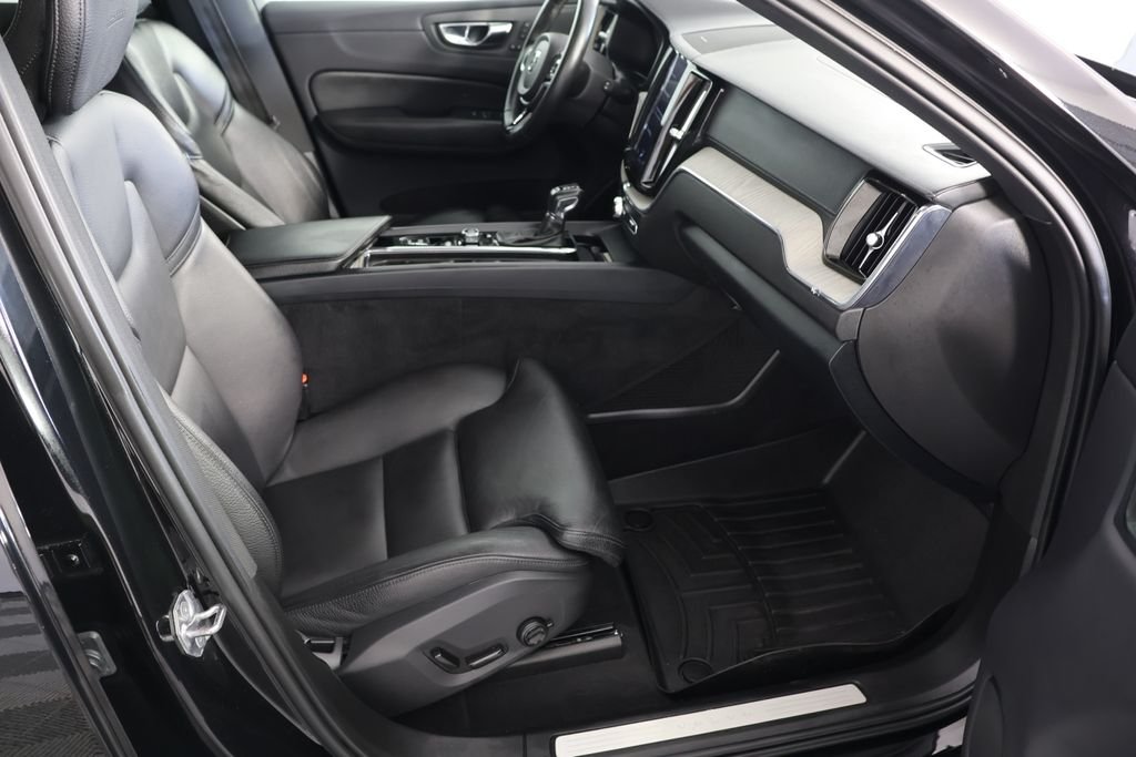 Used 2019 Black Volvo T5 Inscription image 23
