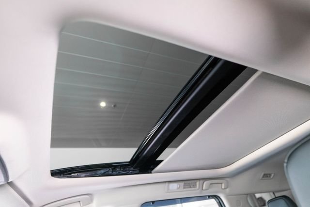 Used 2025 Silver Nissan Platinum image 22