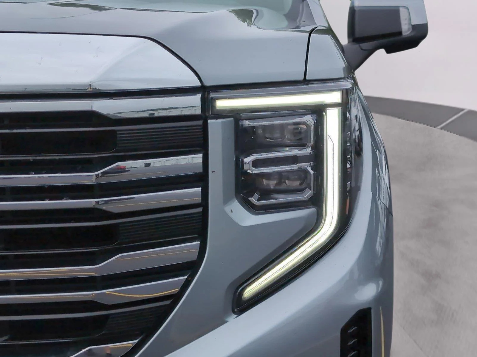 Used 2024 Sterling Metallic GMC SLT image 35
