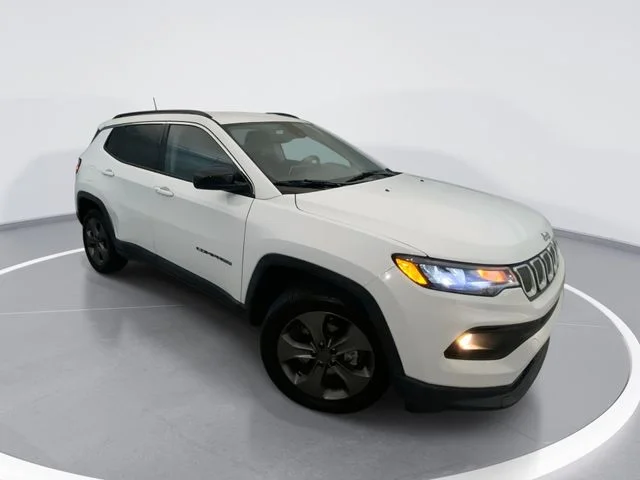 Used 2022 White Jeep Latitude Lux image 1