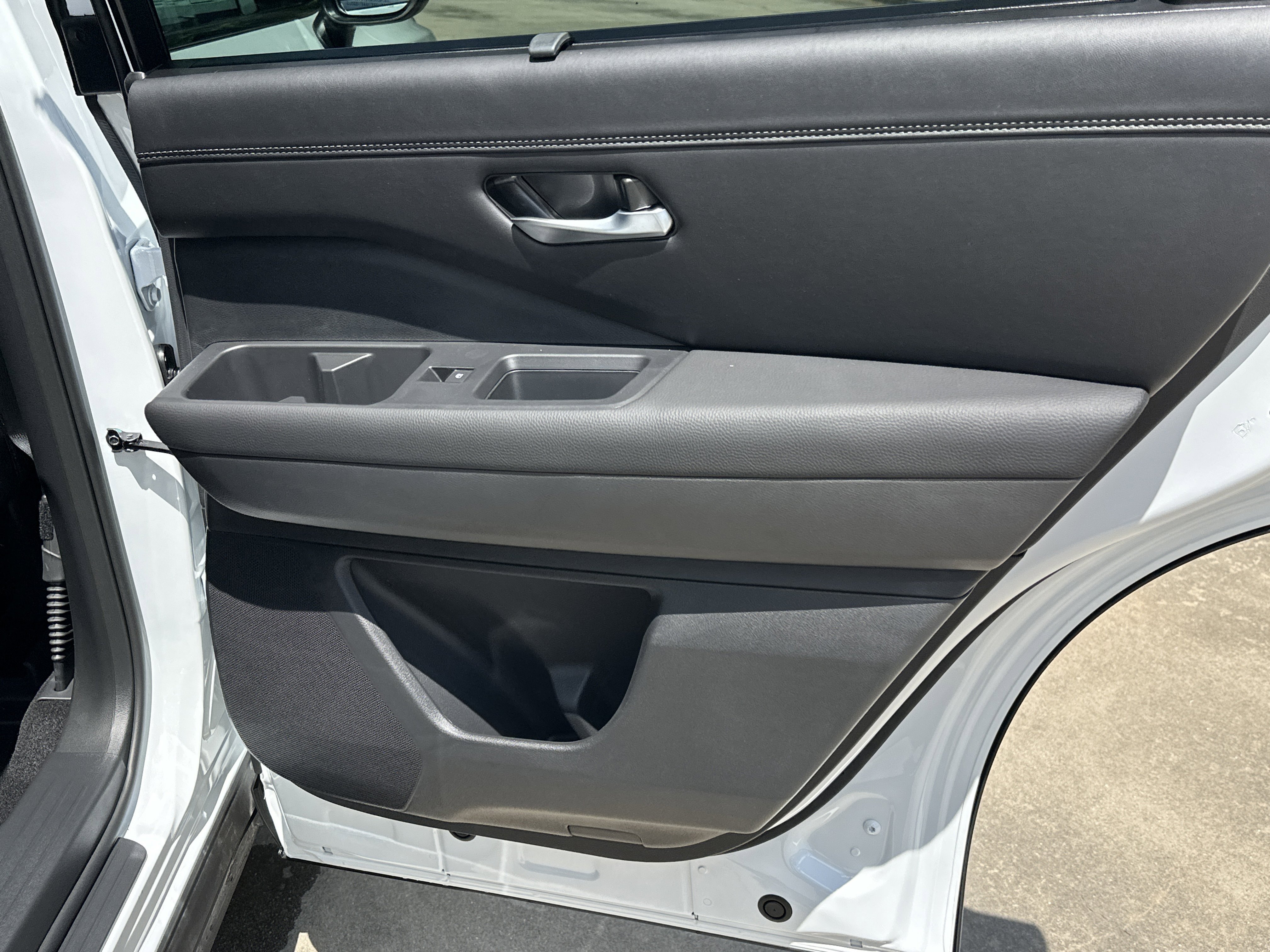 New 2026 Everest White Pearl Tricoat Nissan Platinum image 17