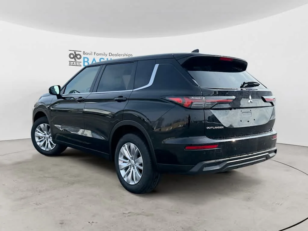 New 2026 Labrador Black Pearl Mitsubishi ES image 7