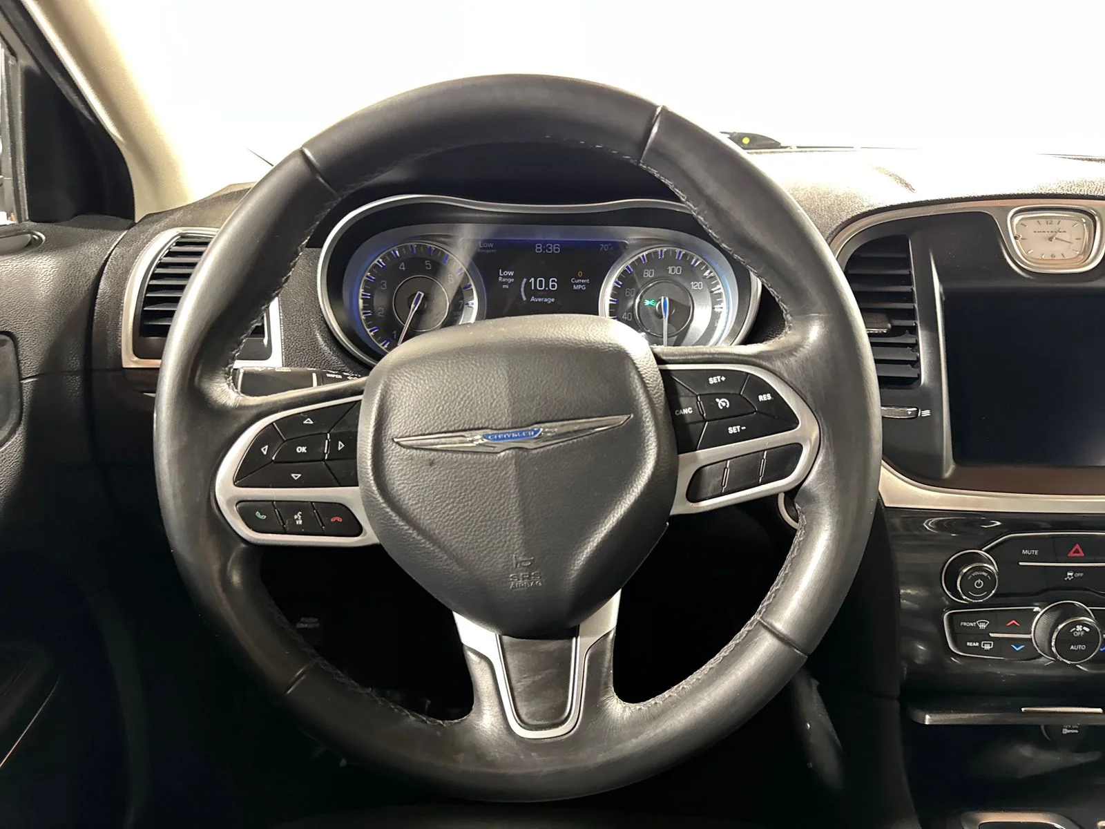 Used 2018 Bright White Clearcoat Chrysler Touring image 20