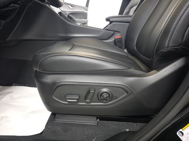 New 2026 Diamond Black Crystal Pearl-Coat Exterior Paint Jeep Limited image 18