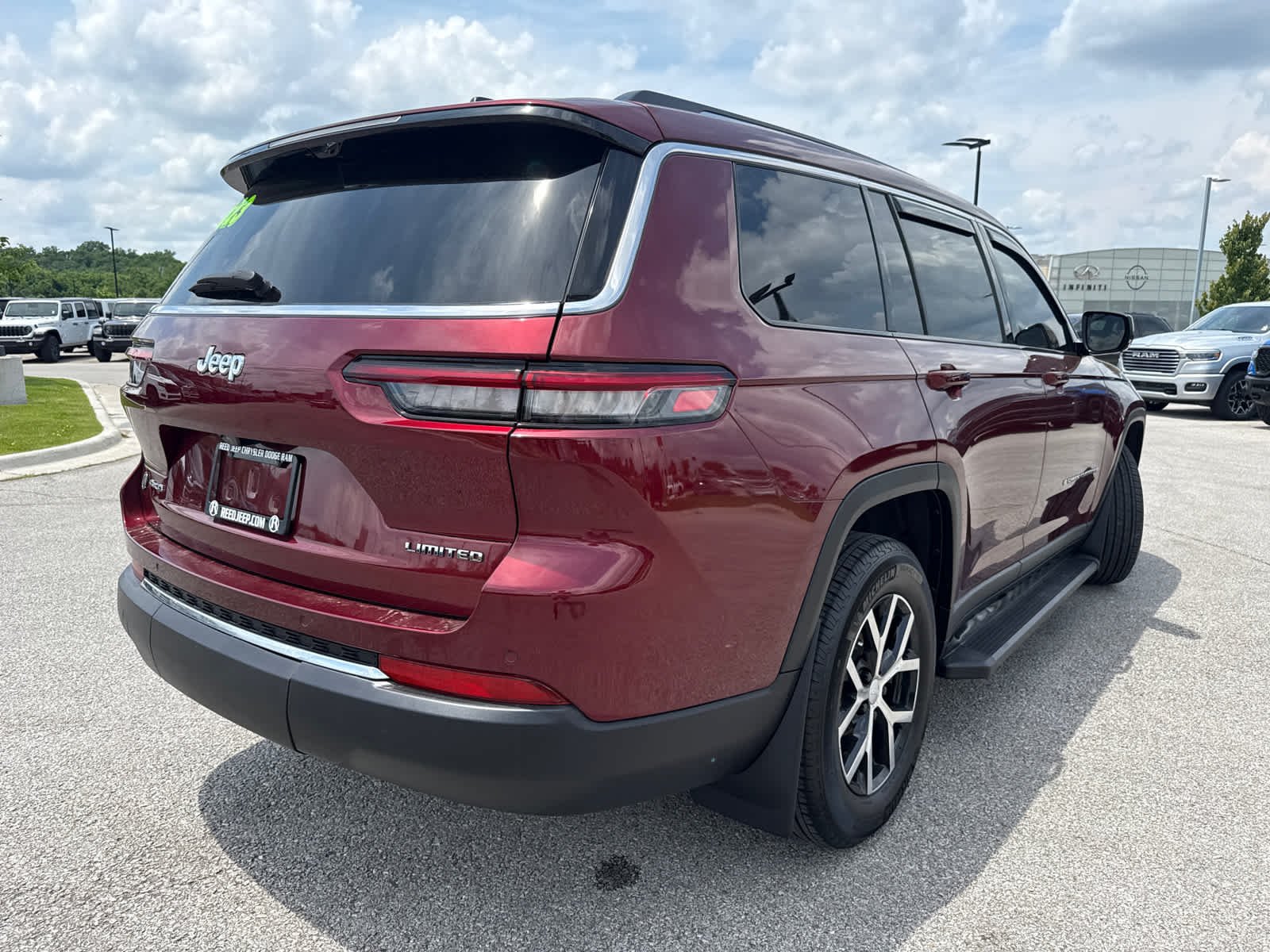 Used 2023 Velvet Red Pearlcoat Jeep Limited image 9