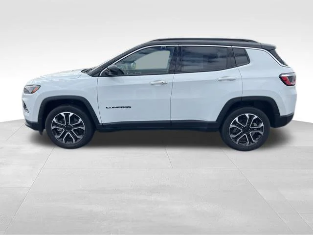 Used 2024 White Jeep Limited 4x4 image 9
