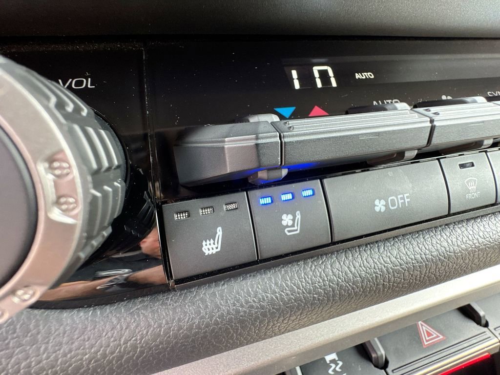 2025 Toyota Tundra Limited - Photo 37