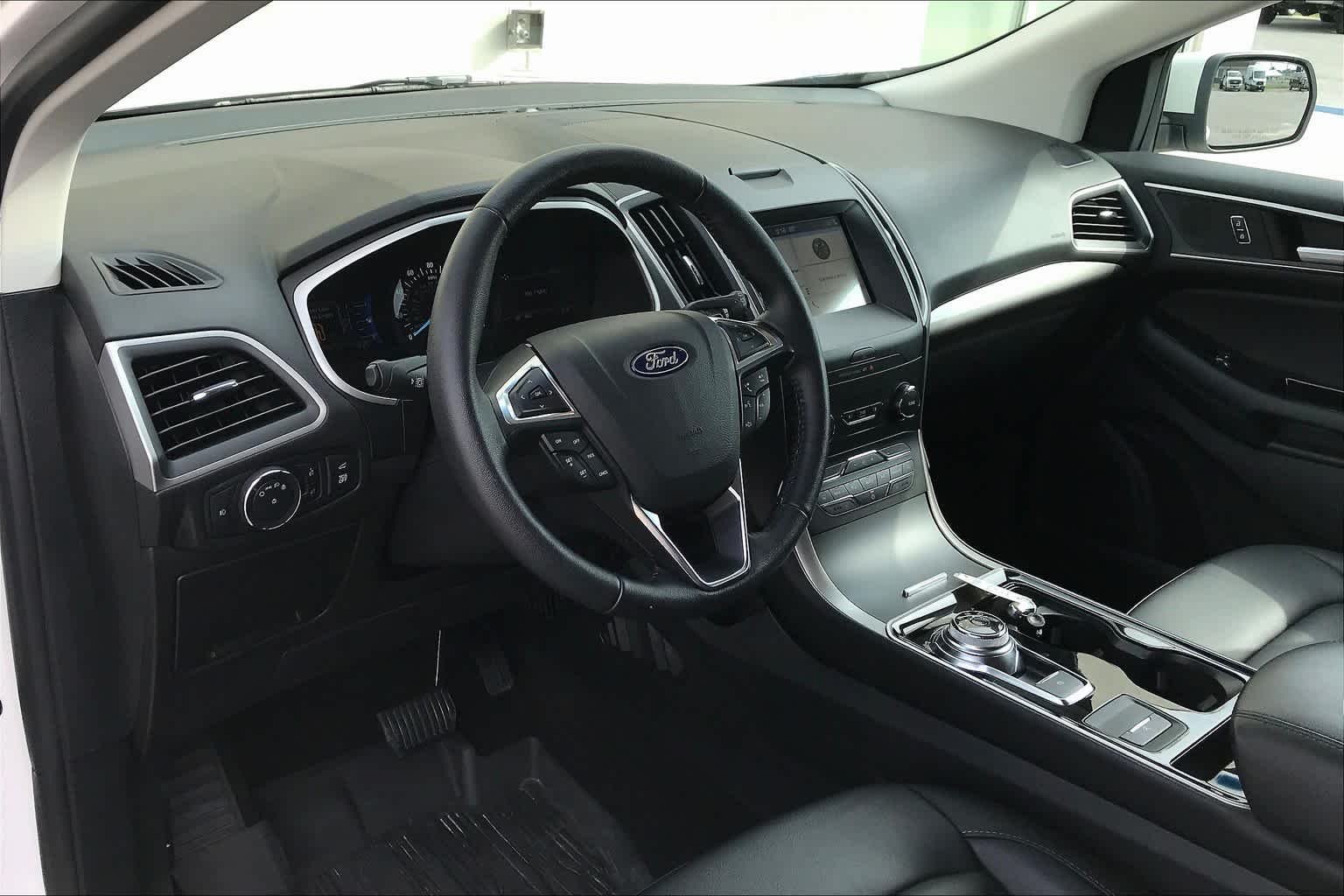 Used 2019 White Platinum Metallic Tri-Coat Ford SEL image 18
