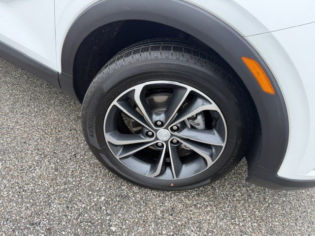 Used 2022 Summit White Buick Select image 36