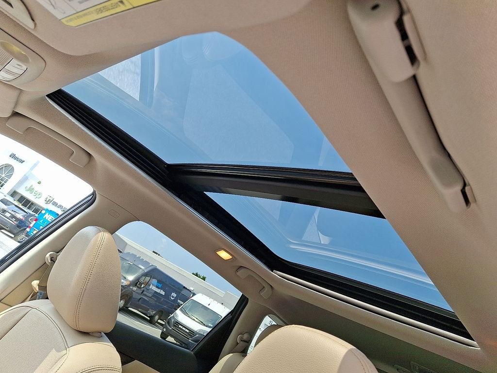 Used 2019 Green Nissan SL image 15