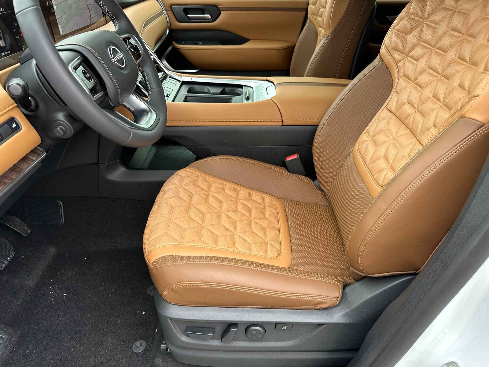 New 2026 White Nissan Platinum Reserve image 9