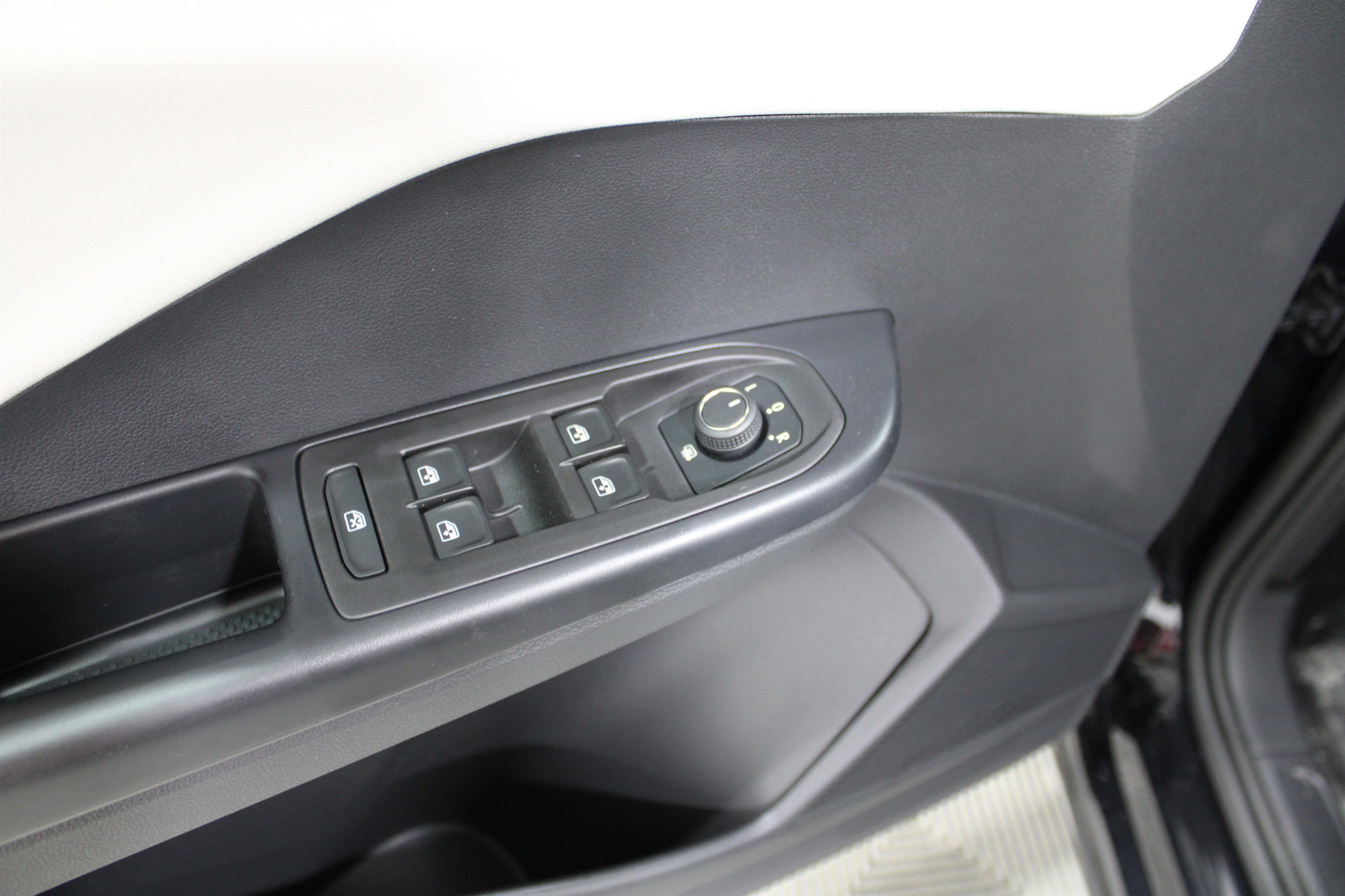 2025 Volkswagen Taos S - Photo 7