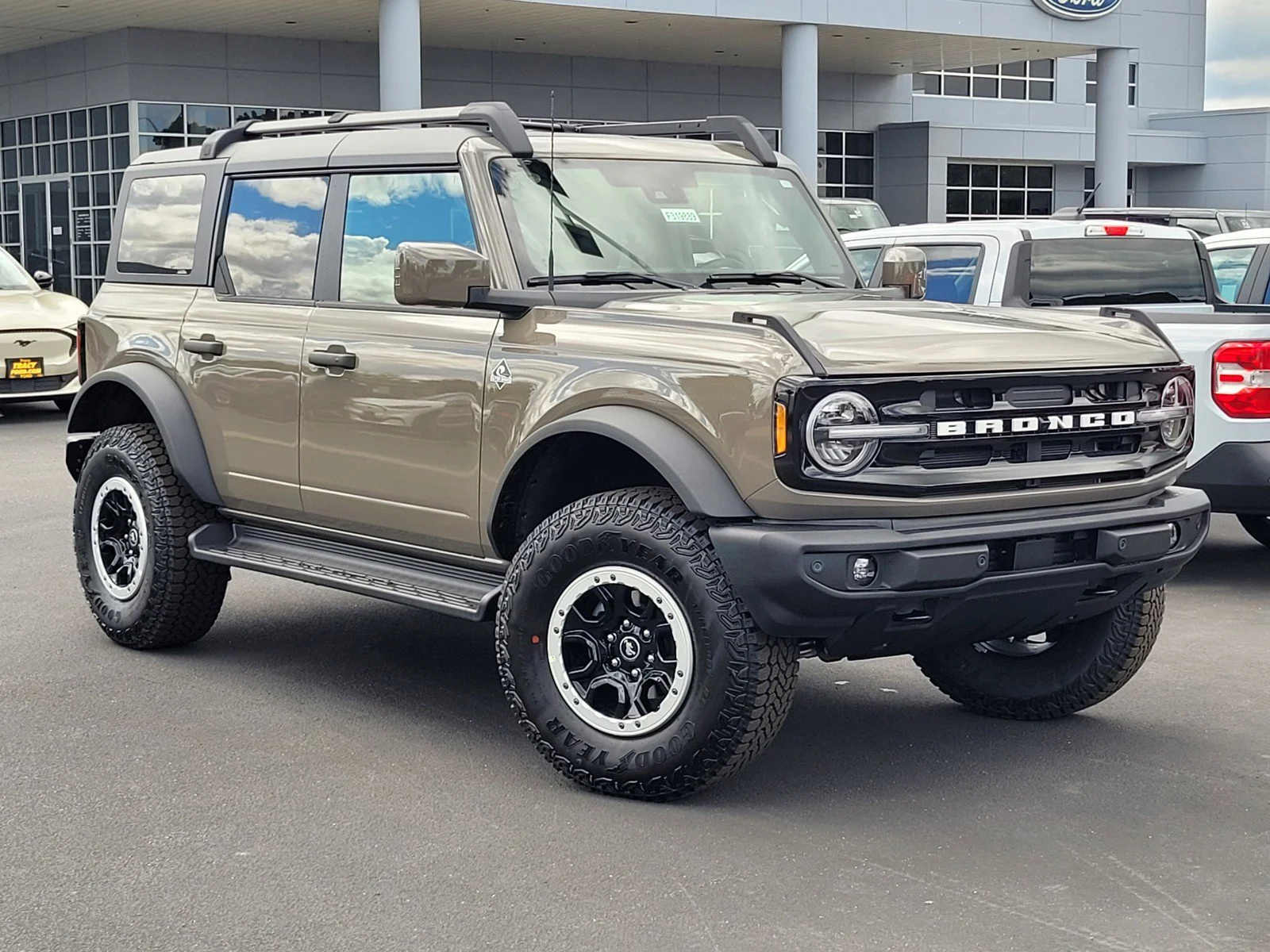 2026 Ford Bronco Outer Banks 4x4's photo