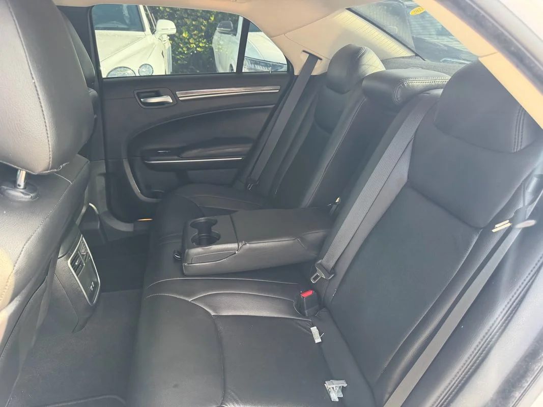 Used 2019  Chrysler Touring image 23