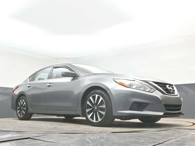 Used 2018 Gray Nissan 2.5 SV image 38