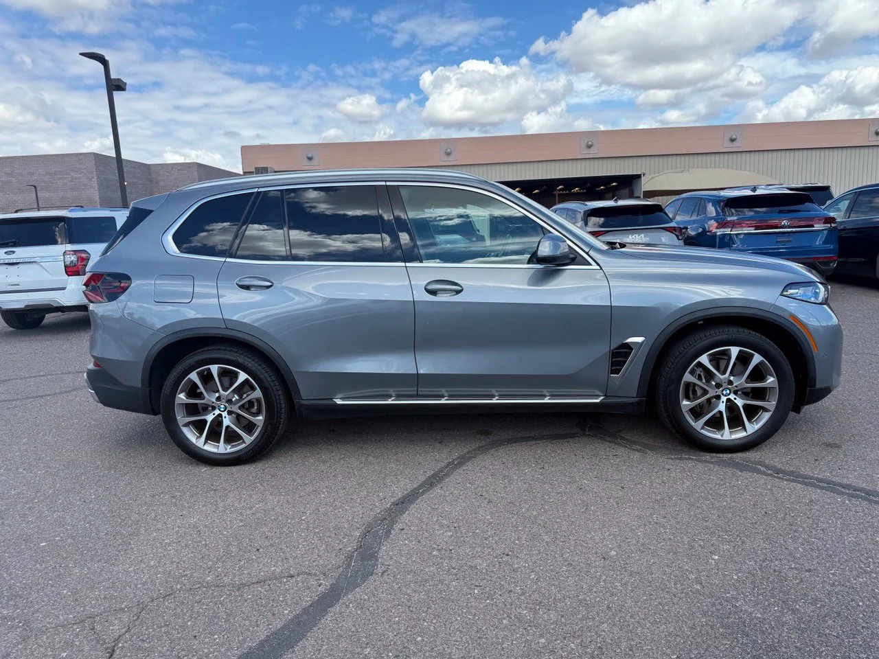 Used 2026 Gray Metallic BMW xDrive40i image 3