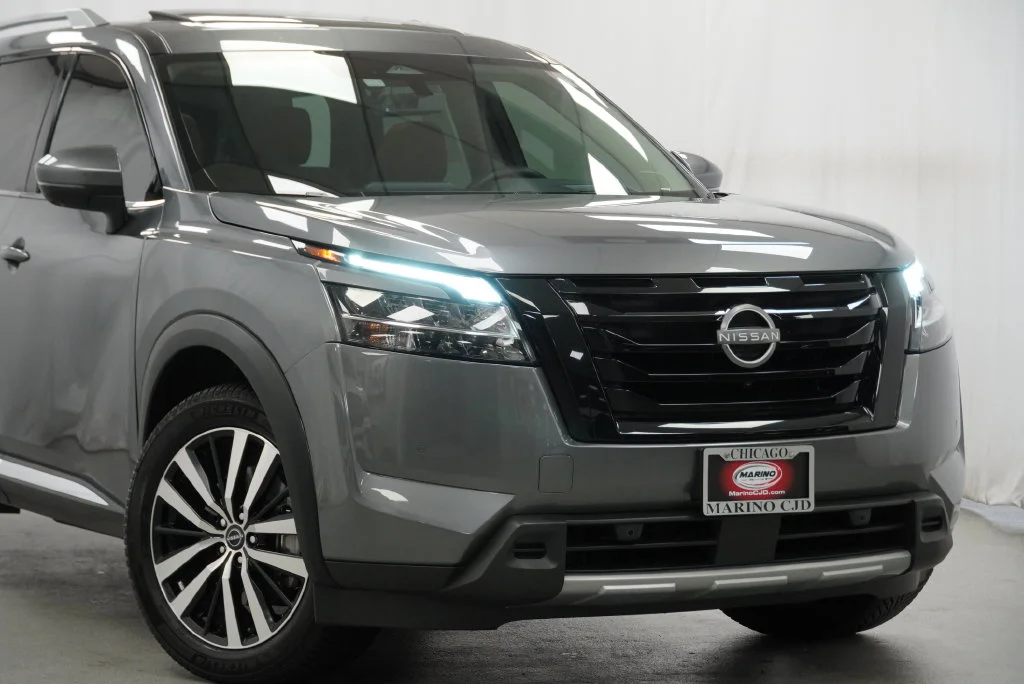 Used 2024 Gray Nissan Platinum image 9
