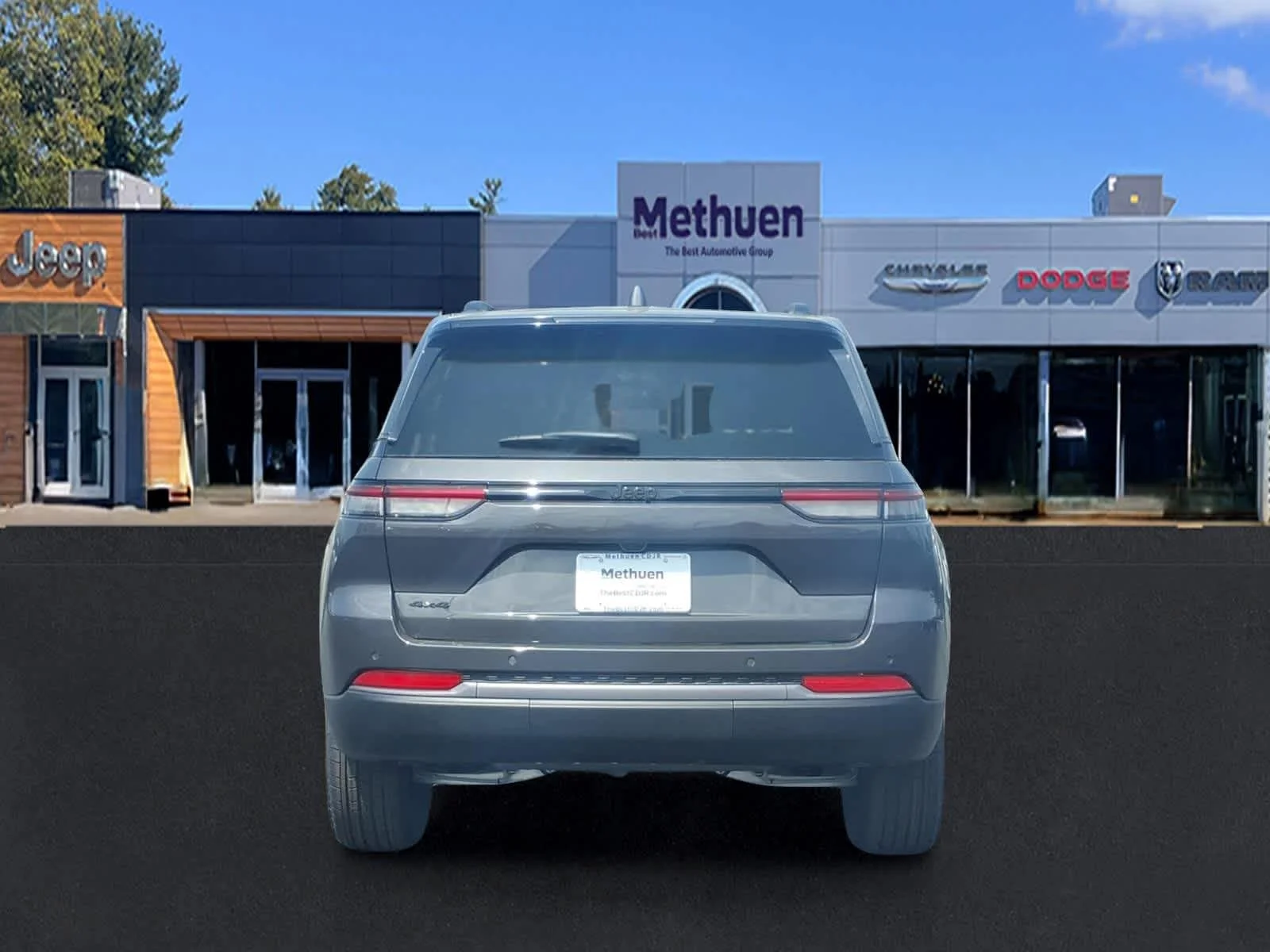 New 2026 Baltic Gray Metallic Clear-Coat Exterior Paint Jeep Laredo Altitude image 5