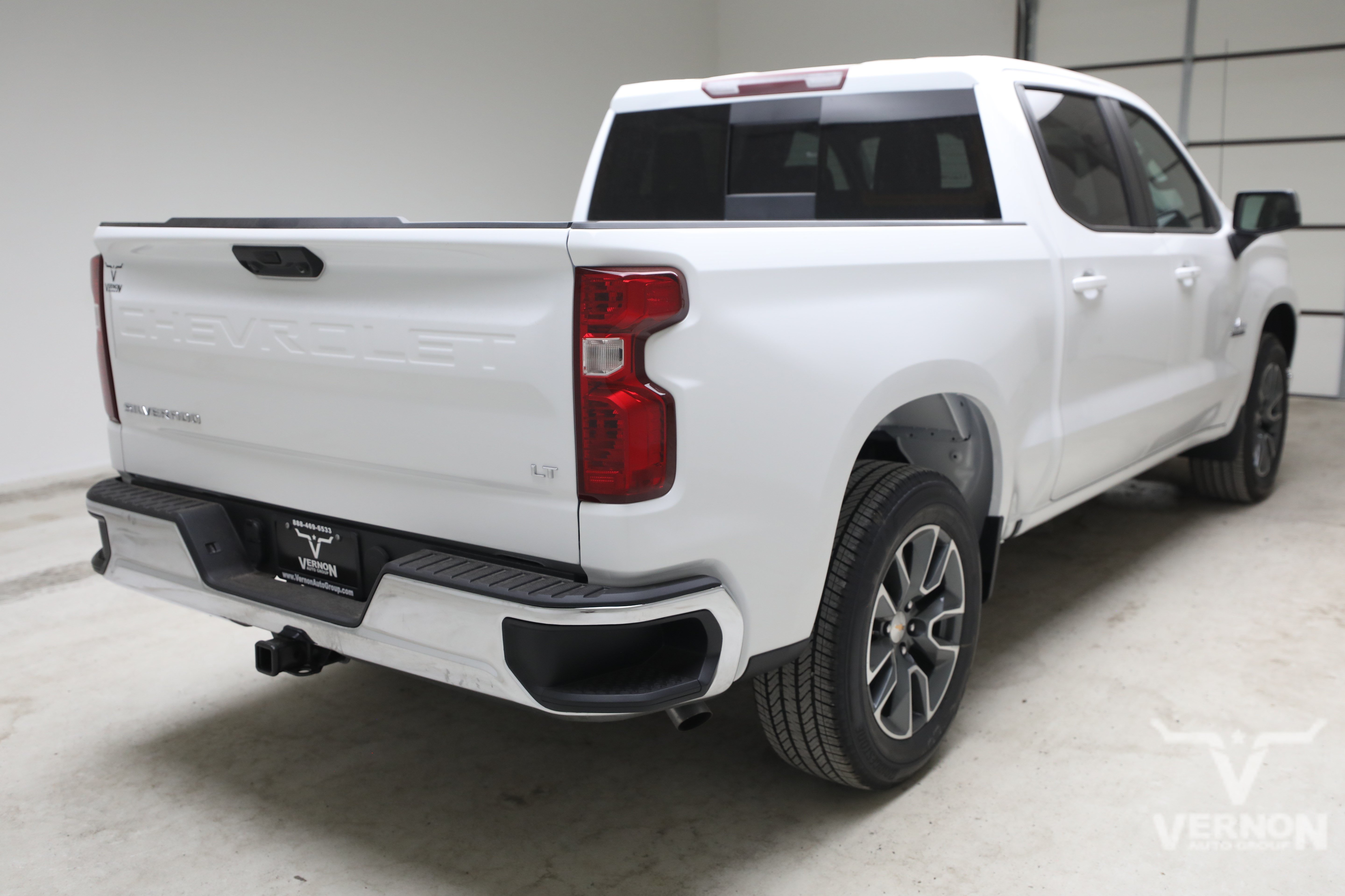 New 2026 Summit White Chevrolet N image 5