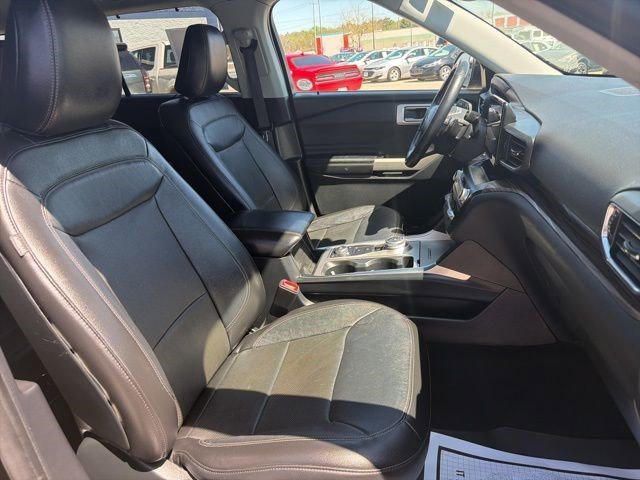 Used 2020 Black Metallic Ford Limited image 23