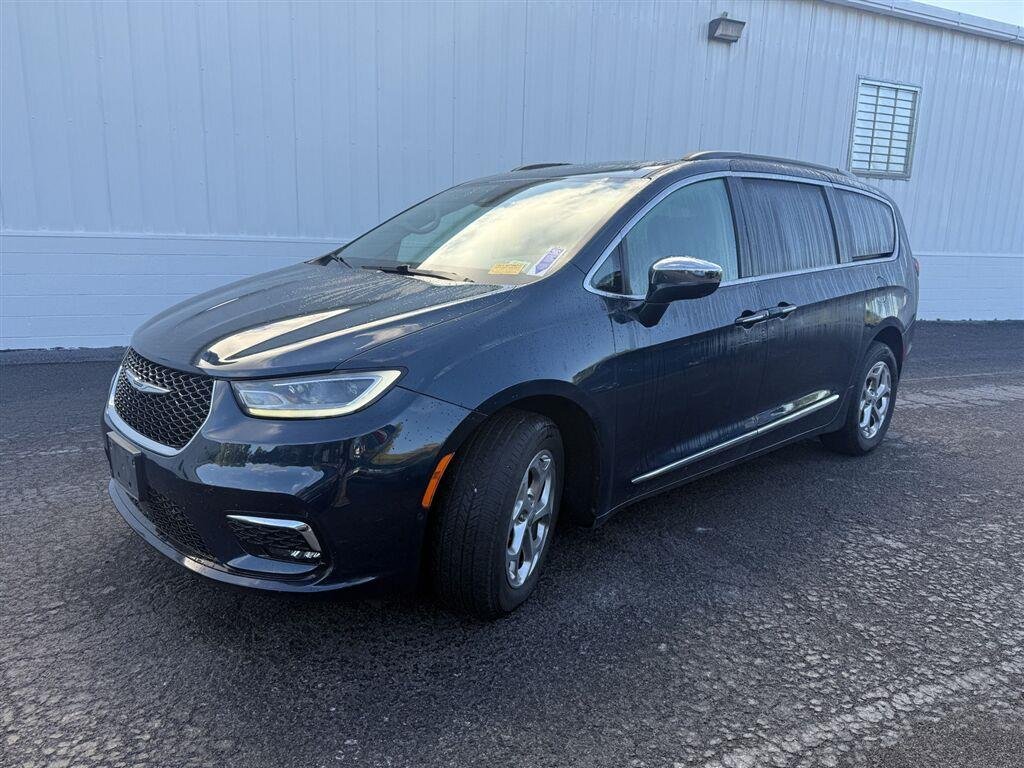 Used 2022 Fathom Blue Pearlcoat Chrysler Limited image 7