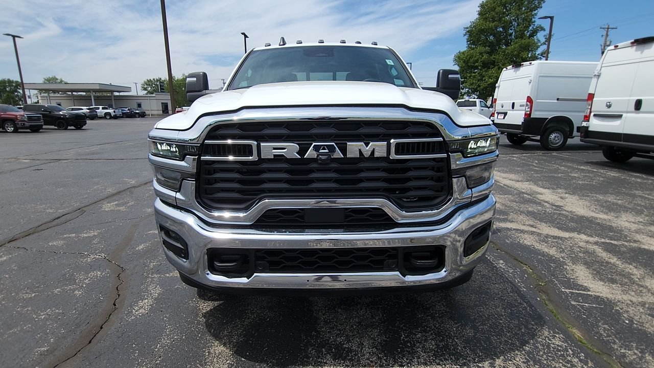 New 2026 Bright White Clear-Coat Exterior Paint RAM Tradesman image 3