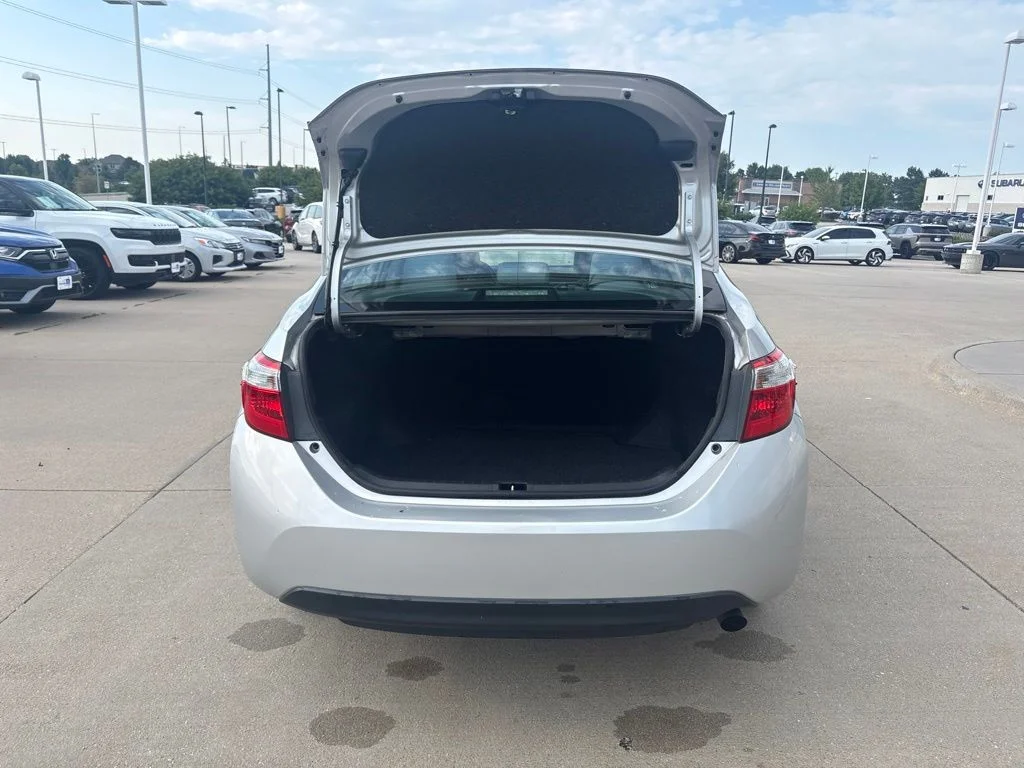 Used 2016 Silver Toyota LE image 35