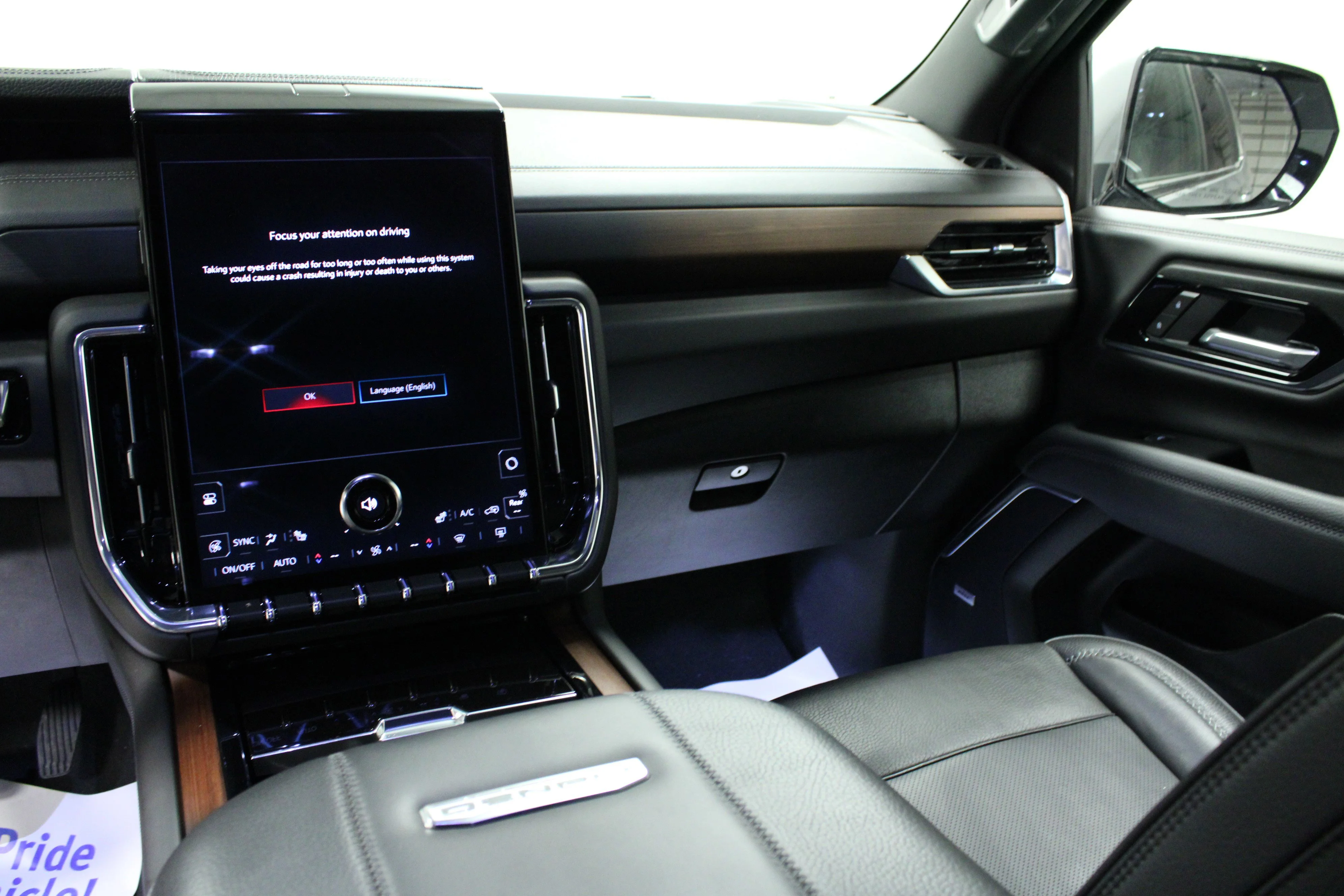 Used 2025 Sterling Metallic GMC Denali image 20