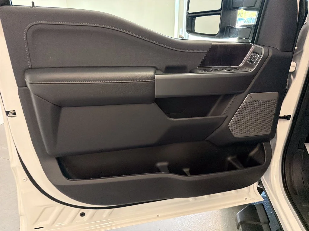 New 2027 Star White Metallic Tri-Coat Ford F-250® Lariat® image 12