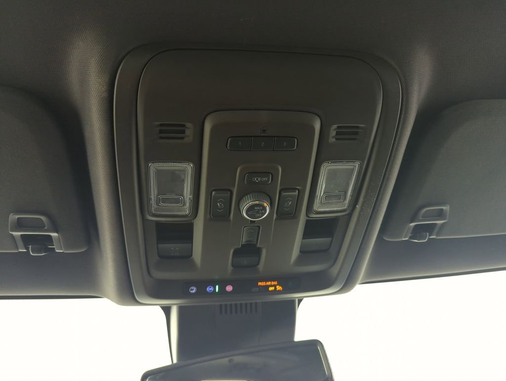Used 2023 White GMC Denali image 25