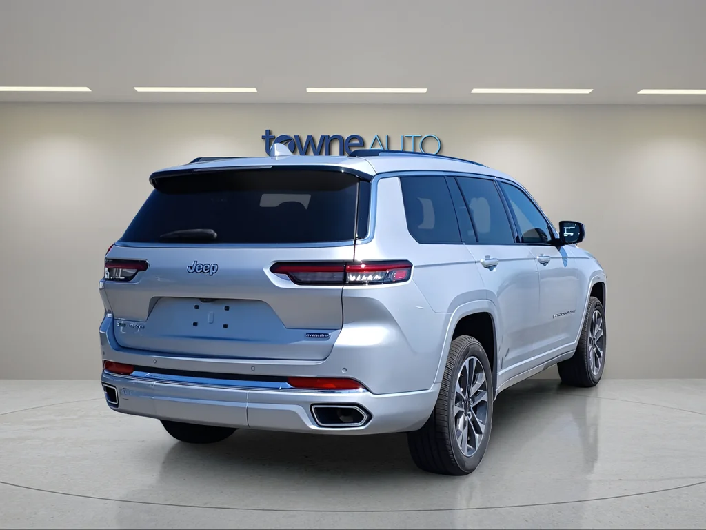 Used 2023 Silver Jeep Overland image 5