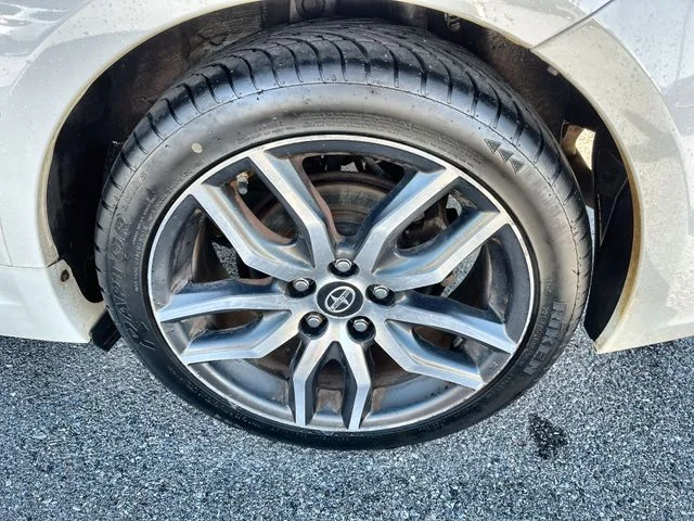 Used 2014 White Scion Base image 21